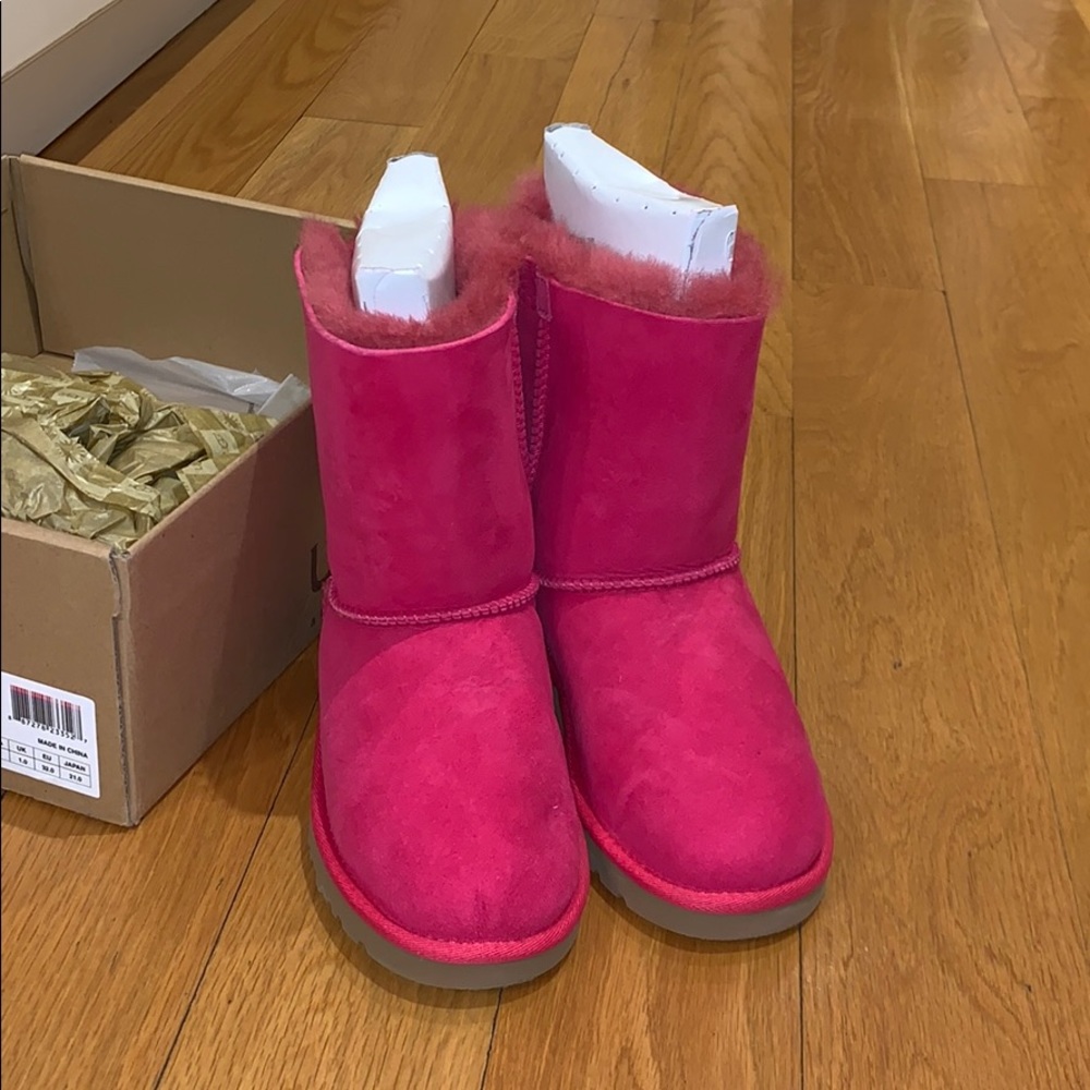 pink bow uggs